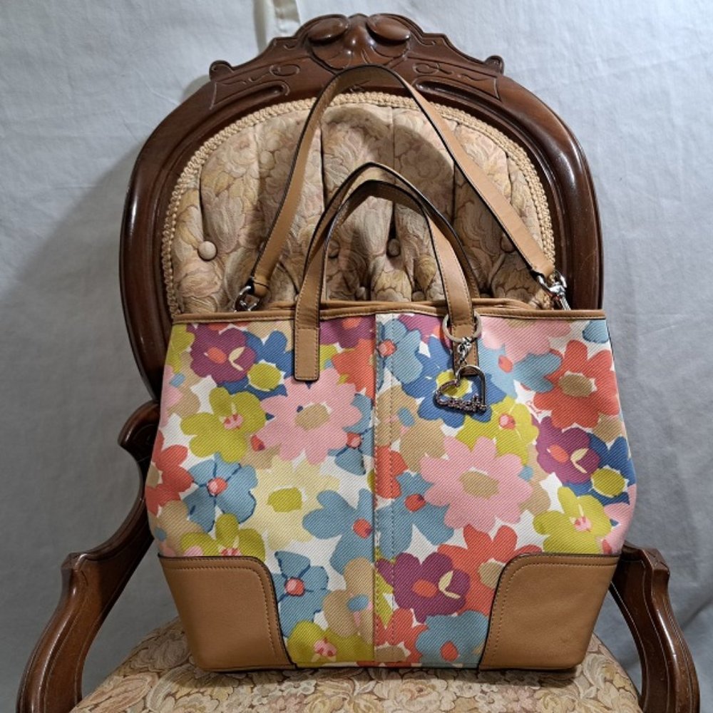 Coach Hadley Floral Print Medium Duffle Tote bag w/Shoulder Strap, Heart Key Fob